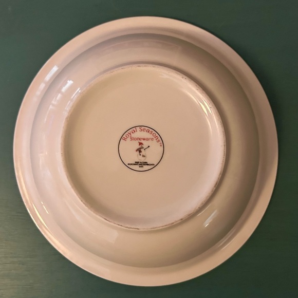 Royal Seasons Stoneware, snowmen, serving bowl. 10” - Picture 5 of 7
